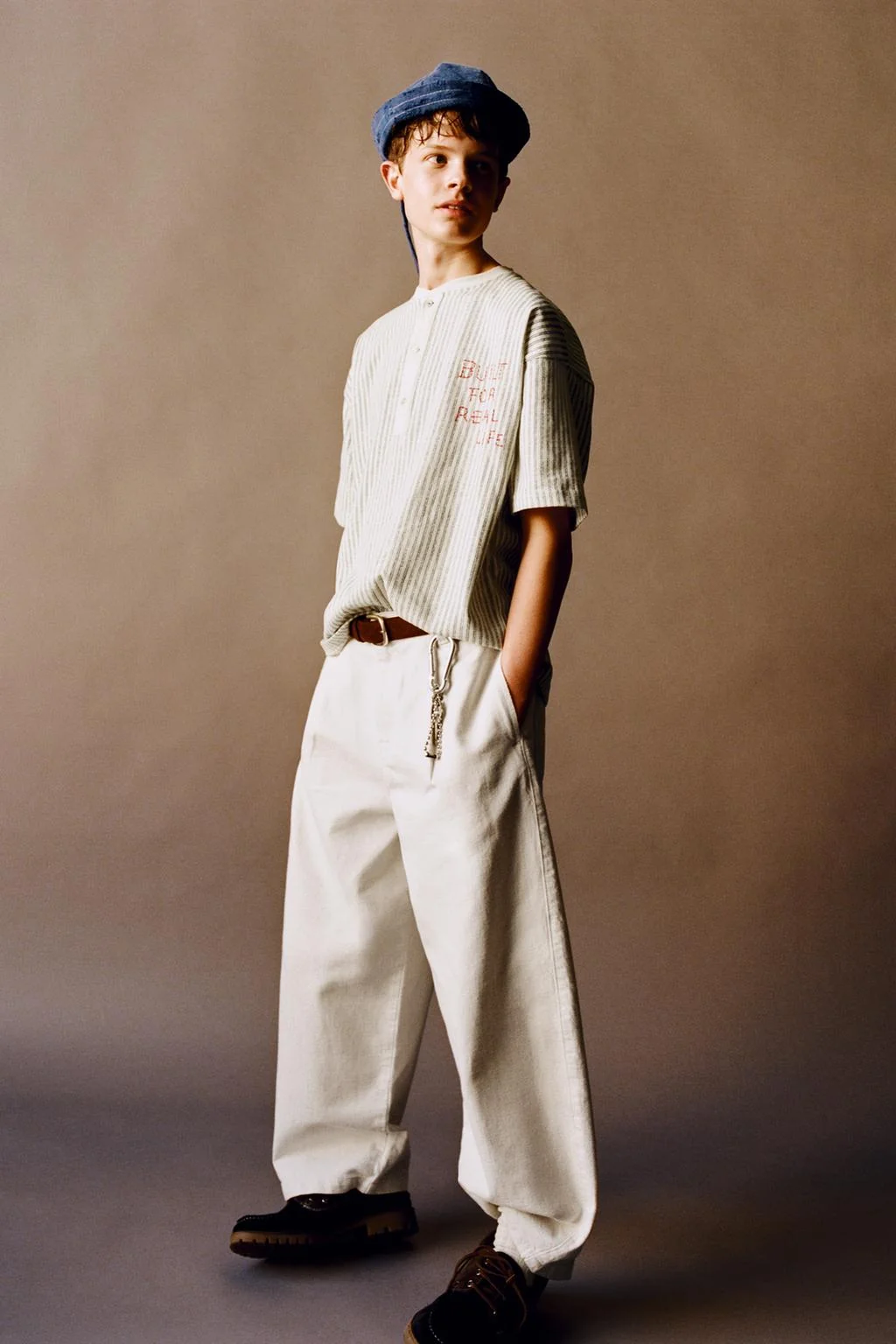 Футболка в полоску с этикеткой