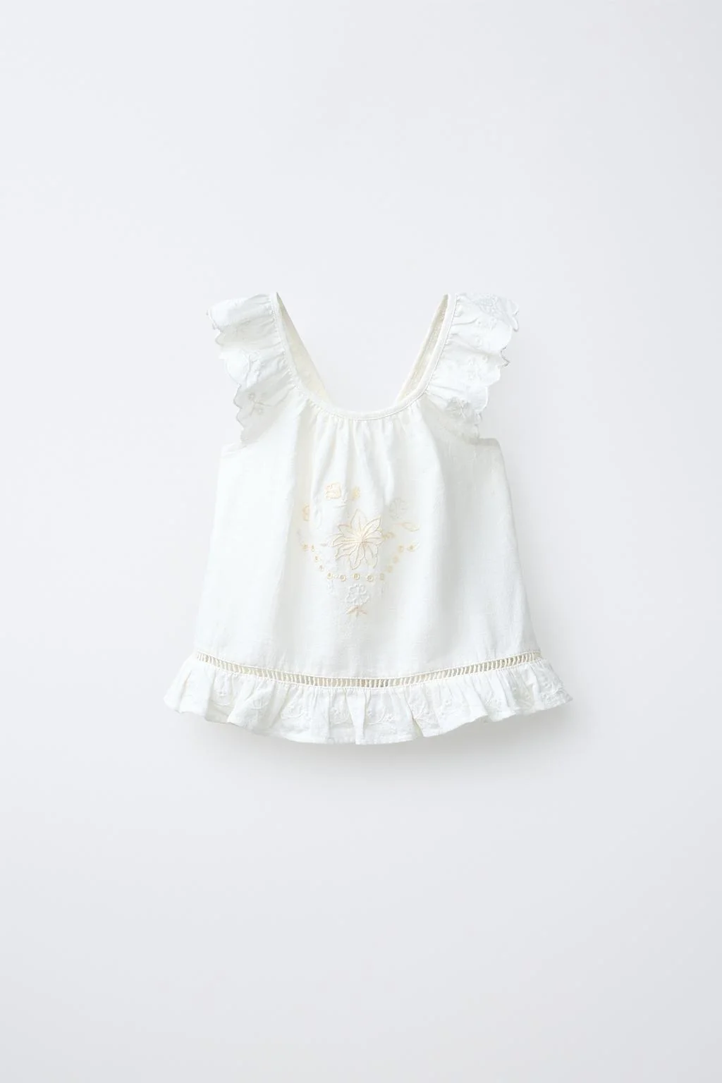 Топ с вышивкой в романтичном стиле