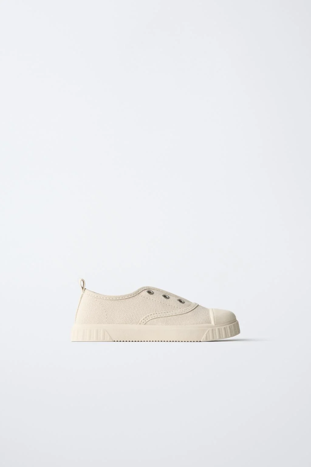 Кроссовки из ткани