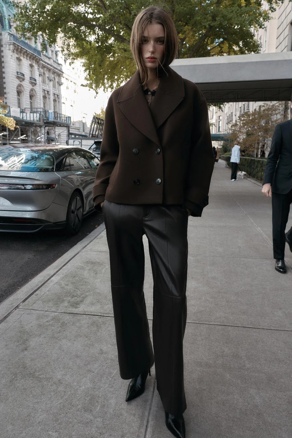 Двойнобортное короткое пальто