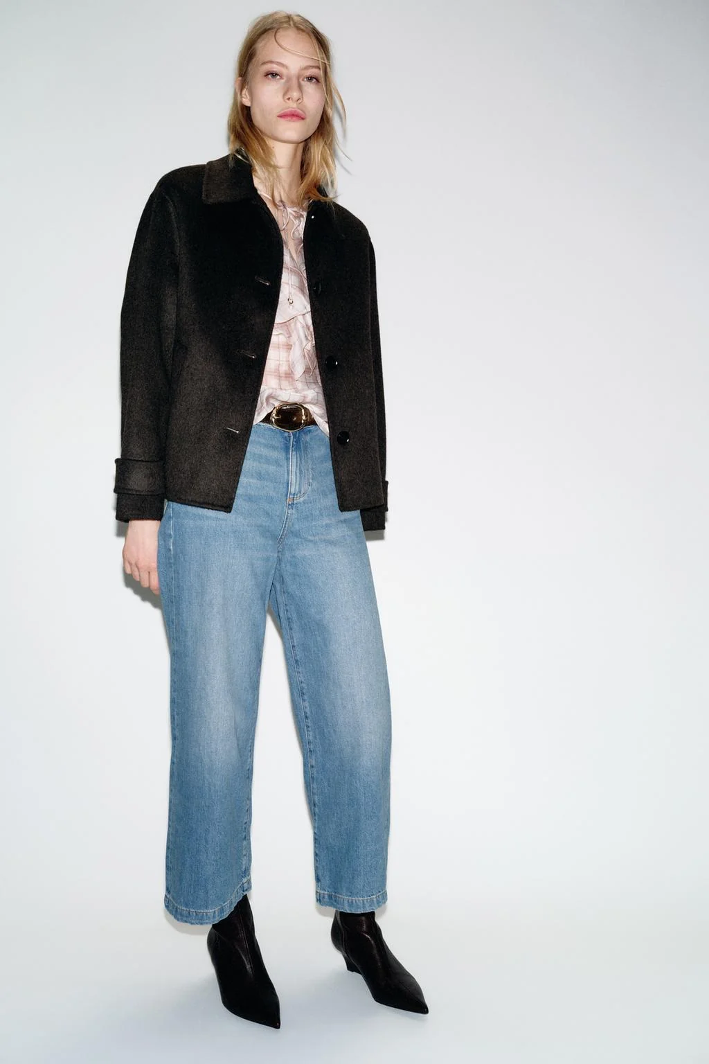 Короткое шерстяное пальто