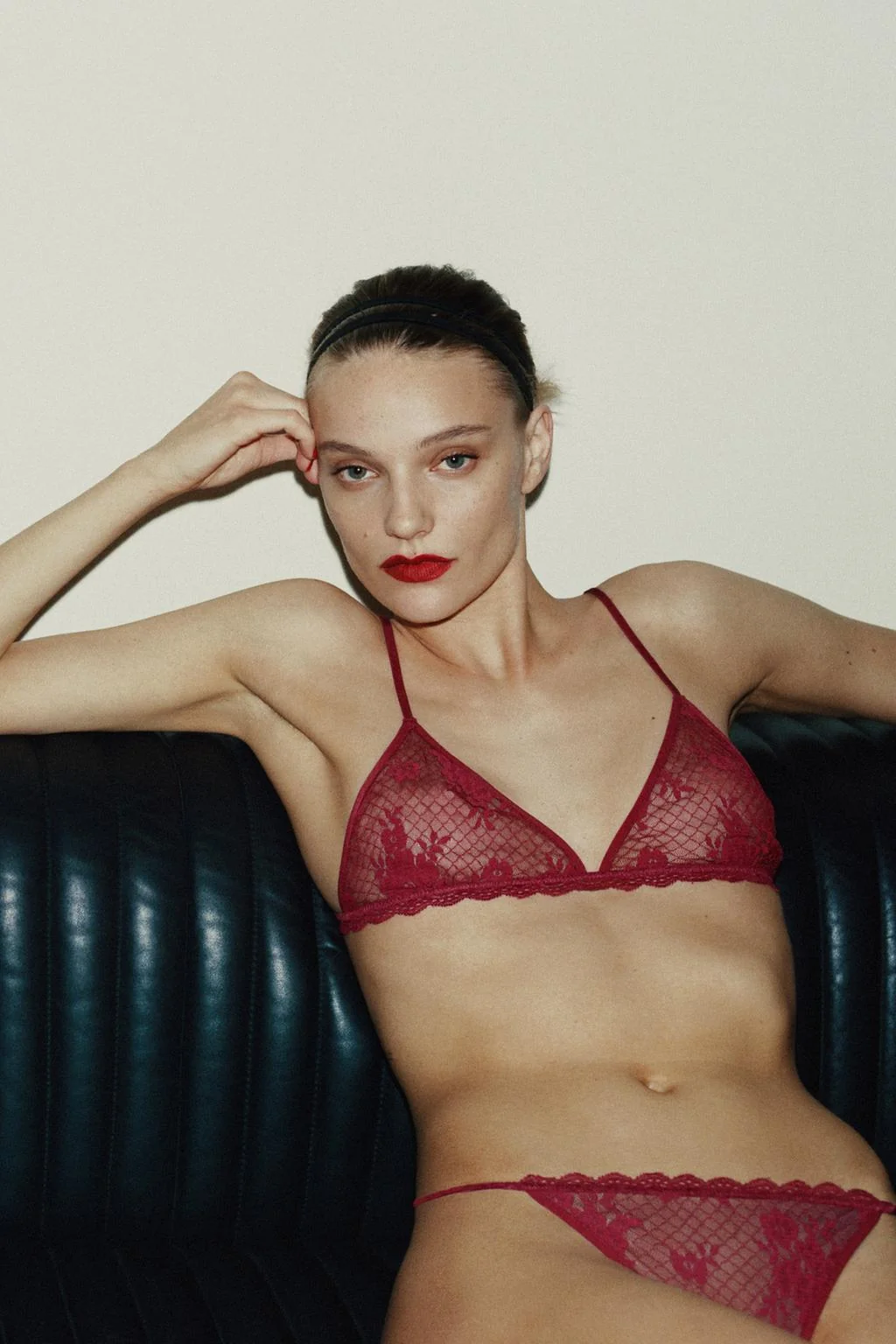 Кружевные трусики-стринги — Трусы