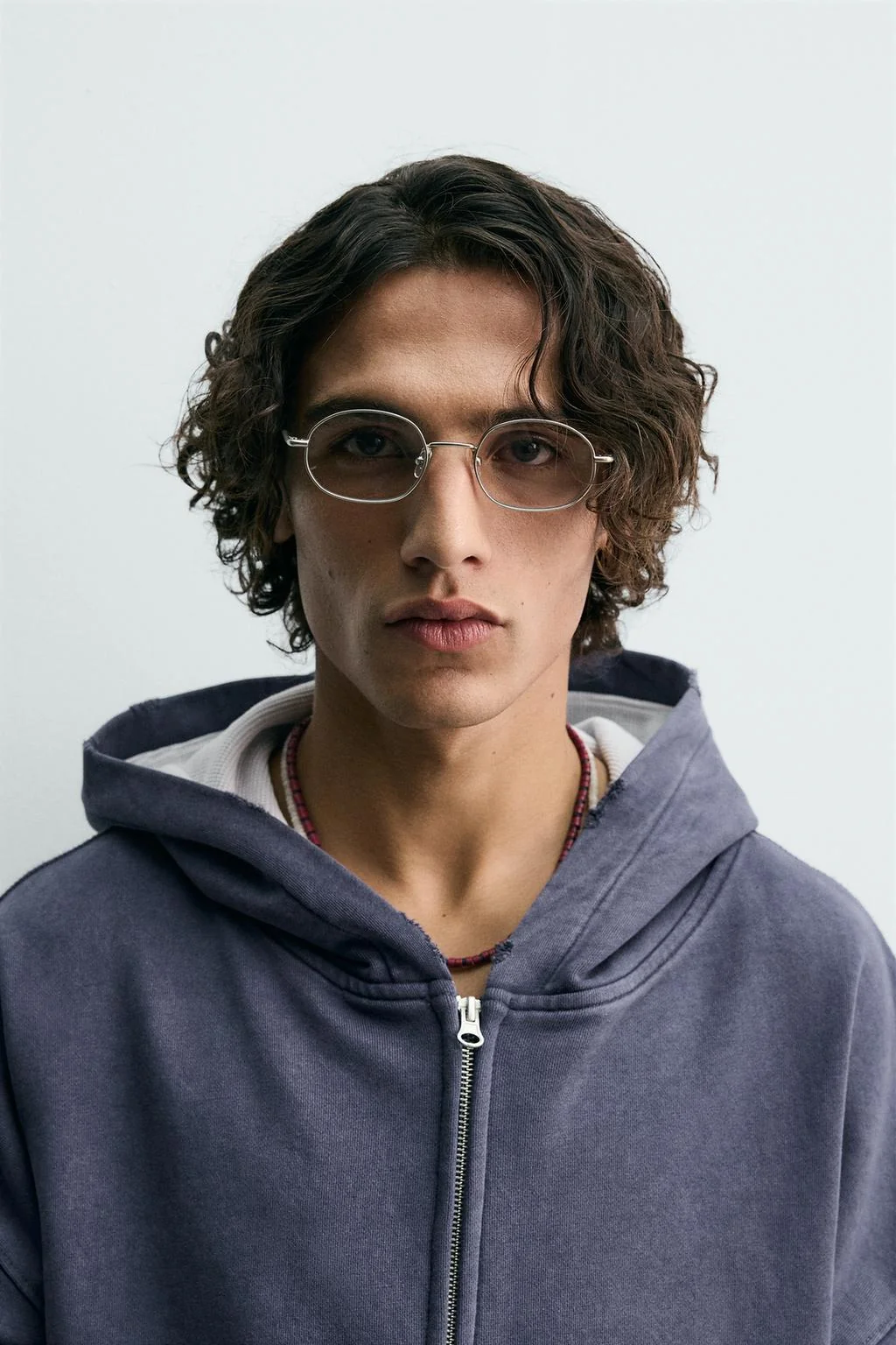 Ограниченная серия овальных солнцезащитных очков