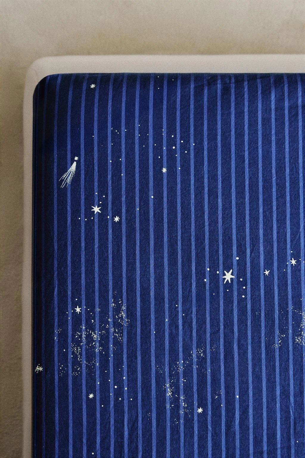 CHILDREN'S STRIPED SPACE FITTED SHEET