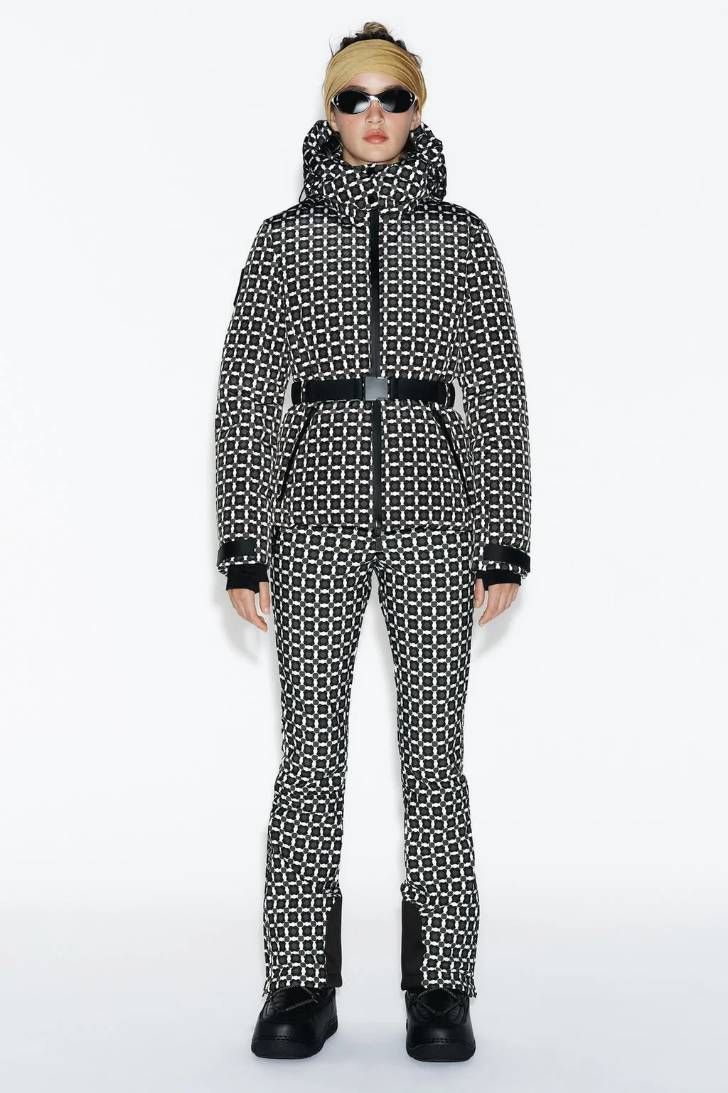 Анорак с капюшоном, утепленный 80% пухом и 20% пером, водонепроницаемый, ветрозащитный, с технологией RECCO® из коллекции для лыжного спорта