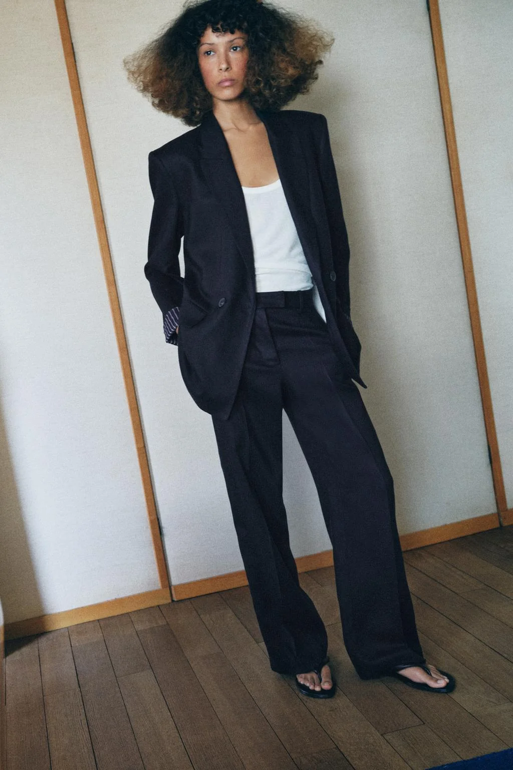 Двойной льняной пиджак с закатанными рукавами — Костюмы