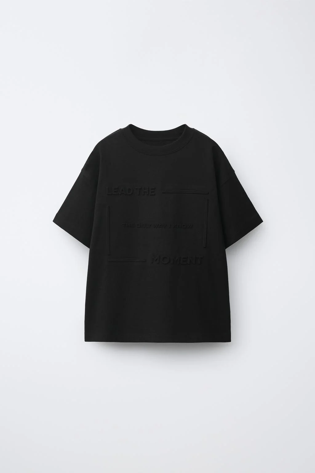 EMBOSSED SHAPE T-SHIRT
