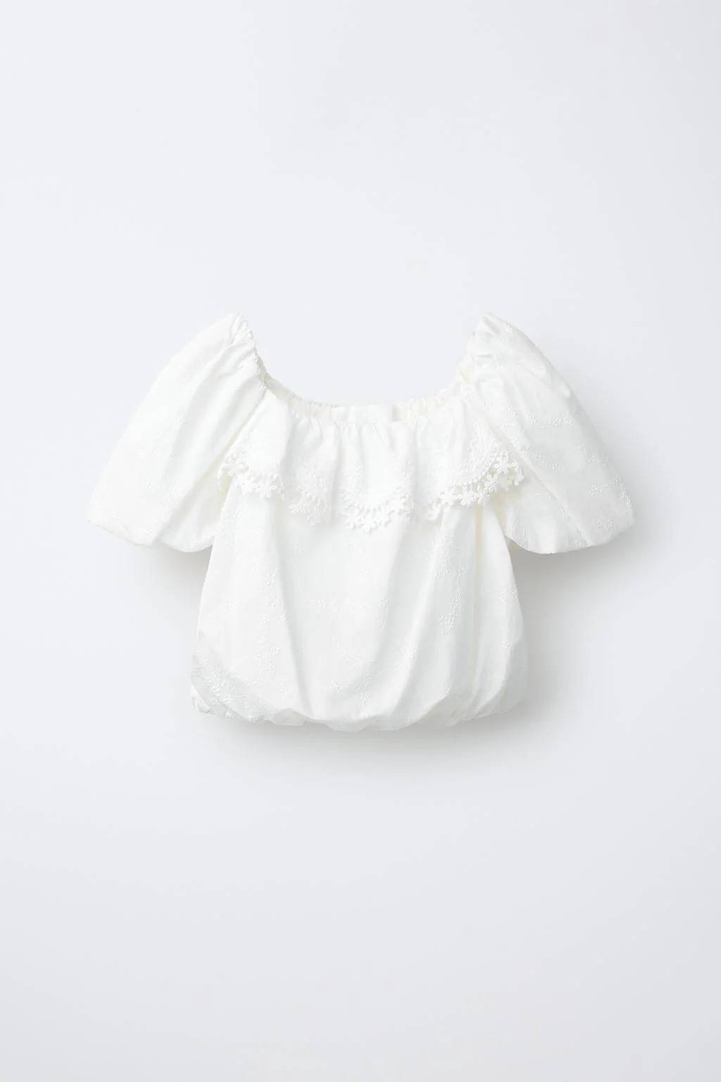 EMBROIDERED VOLUMINOUS TOP