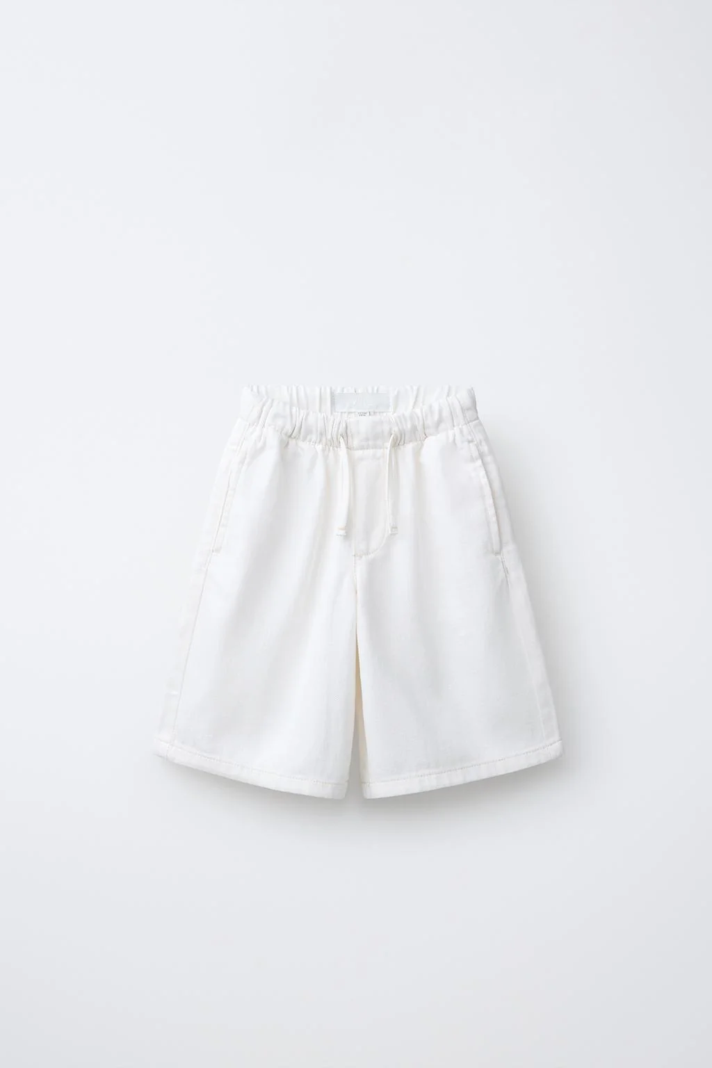 LOOSE-FITTING BERMUDA SHORTS