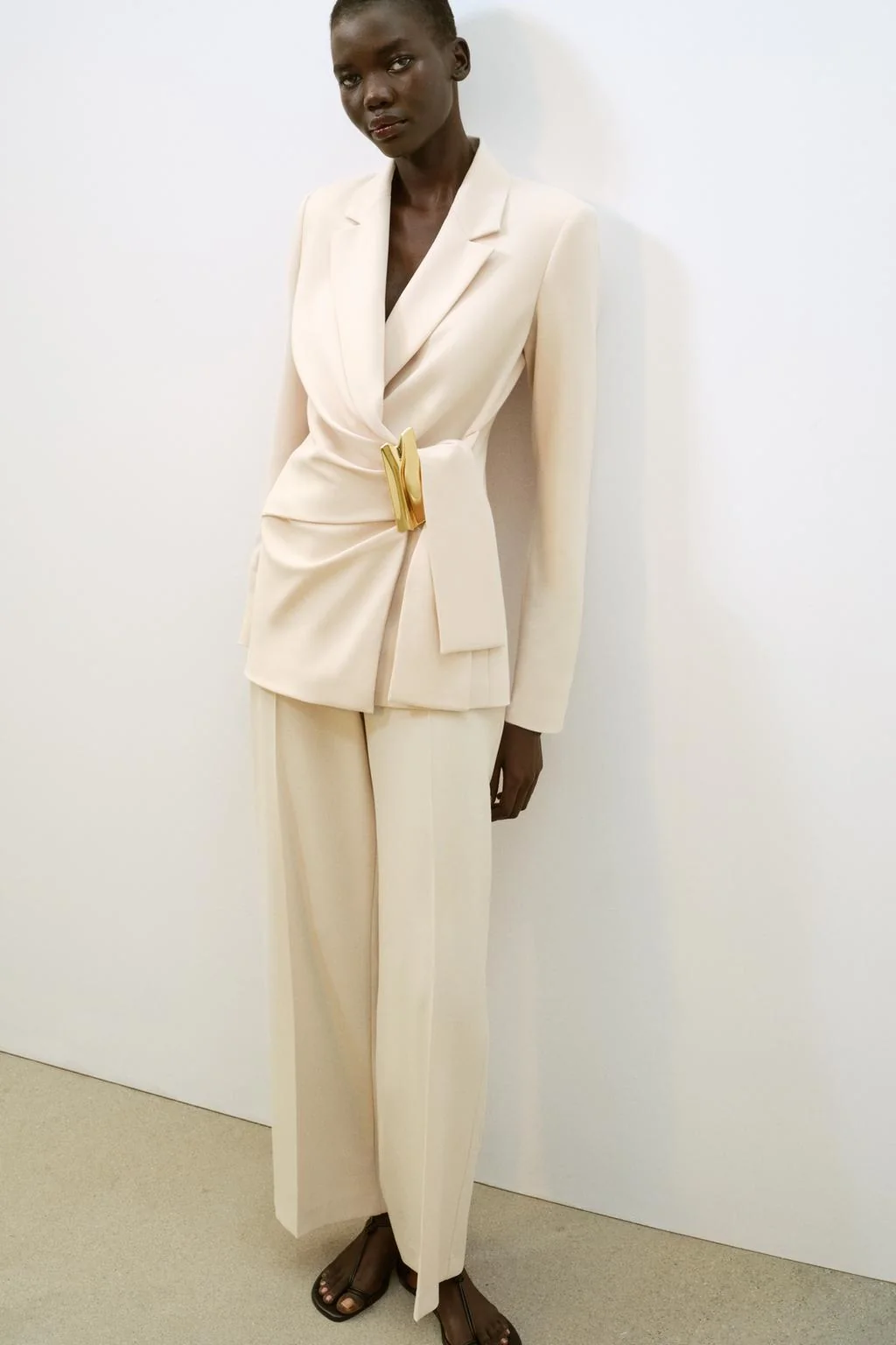 Прямые брюки с высокой посадкой