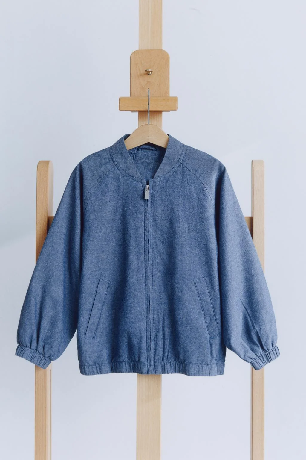 LIGHTWEIGHT BOMBER JACKET
