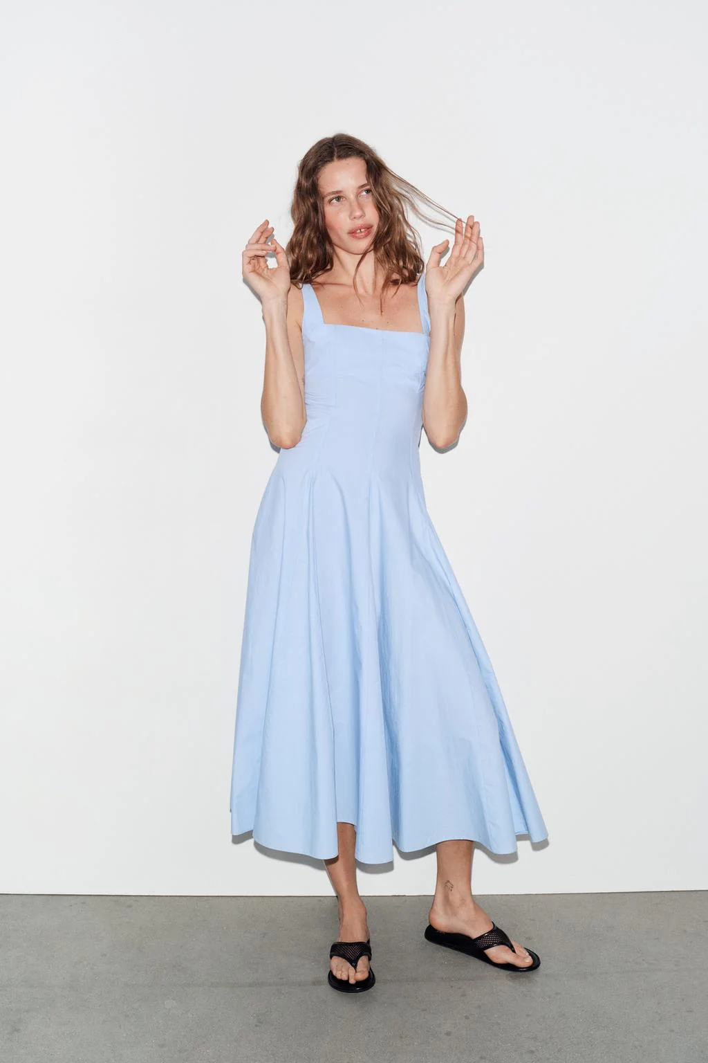 Платье из поплина с клинообразной юбкой