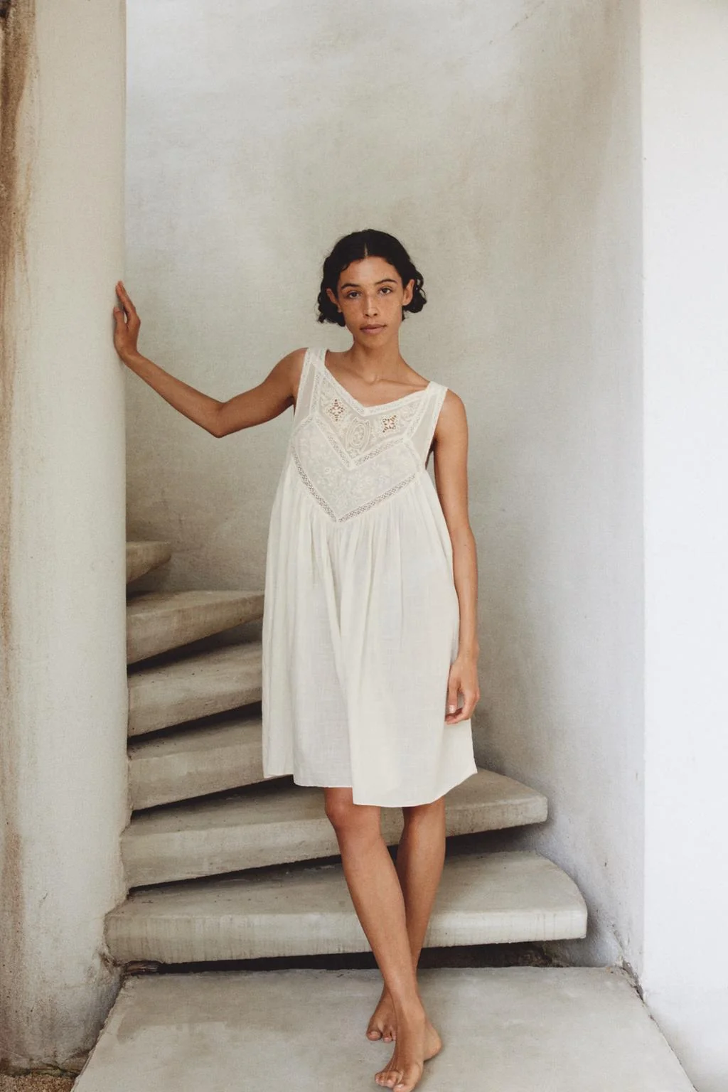 FLORAL EMBROIDERED PLEATED DRESS