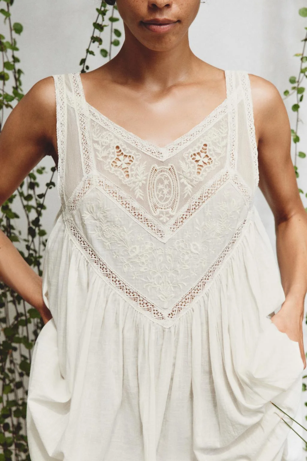 FLORAL EMBROIDERED PLEATED DRESS