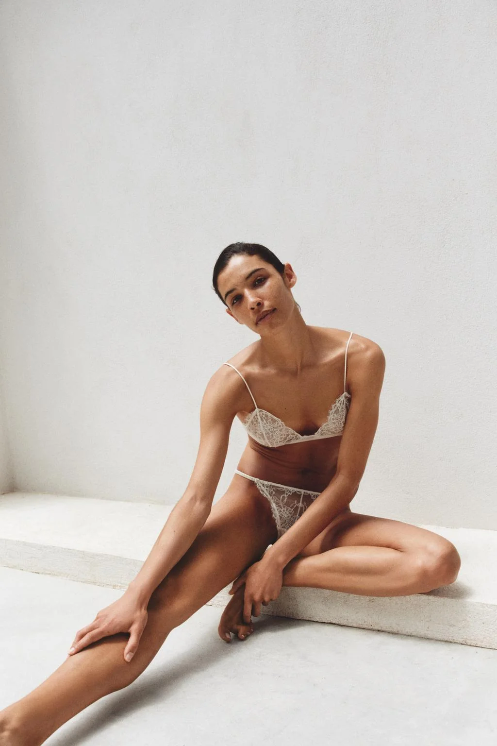 LACE BRIEFS