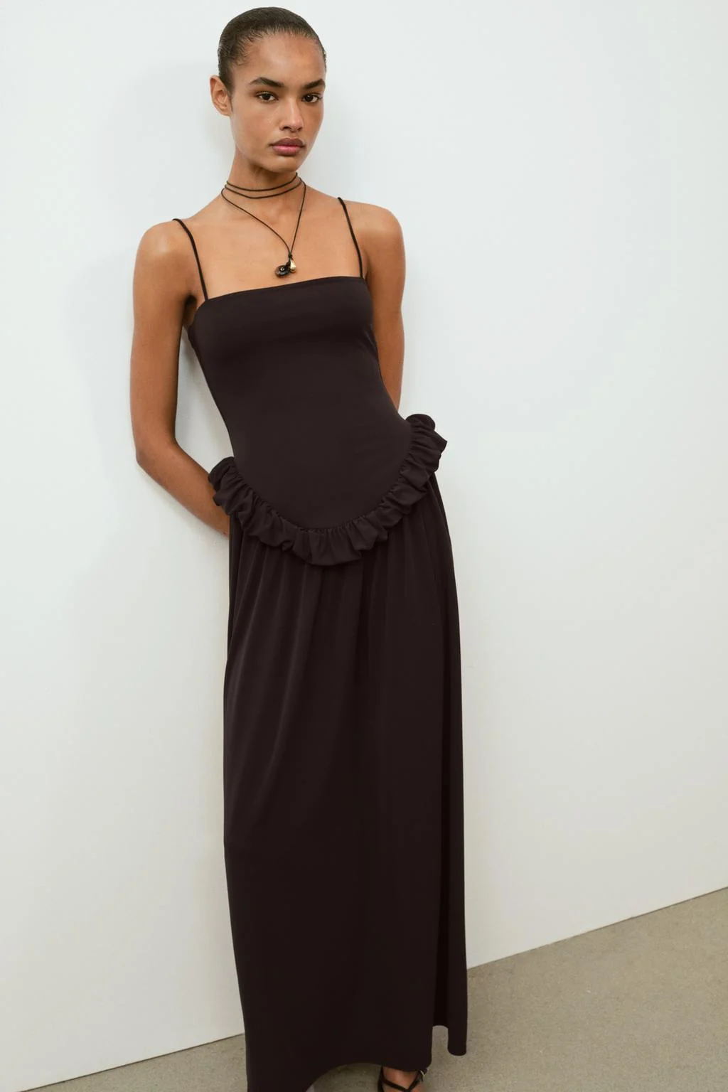 Платье миди с пеплумом и объёмом