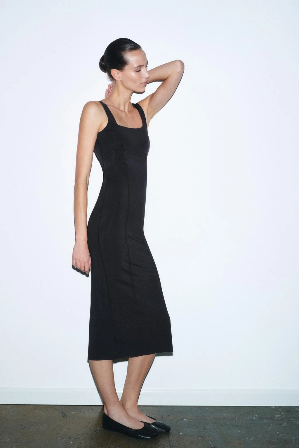 Приталенное платье миди