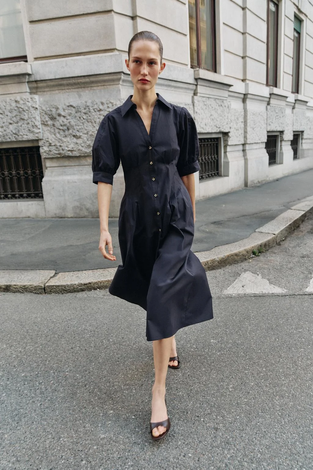 Миди-платье из поплина с пышными рукавами