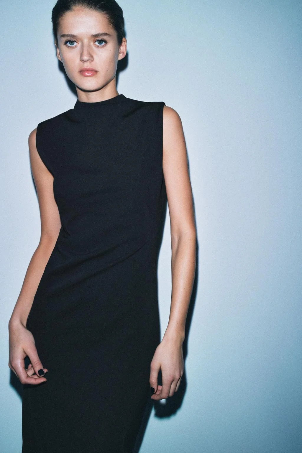 Платье с открытыми спиной