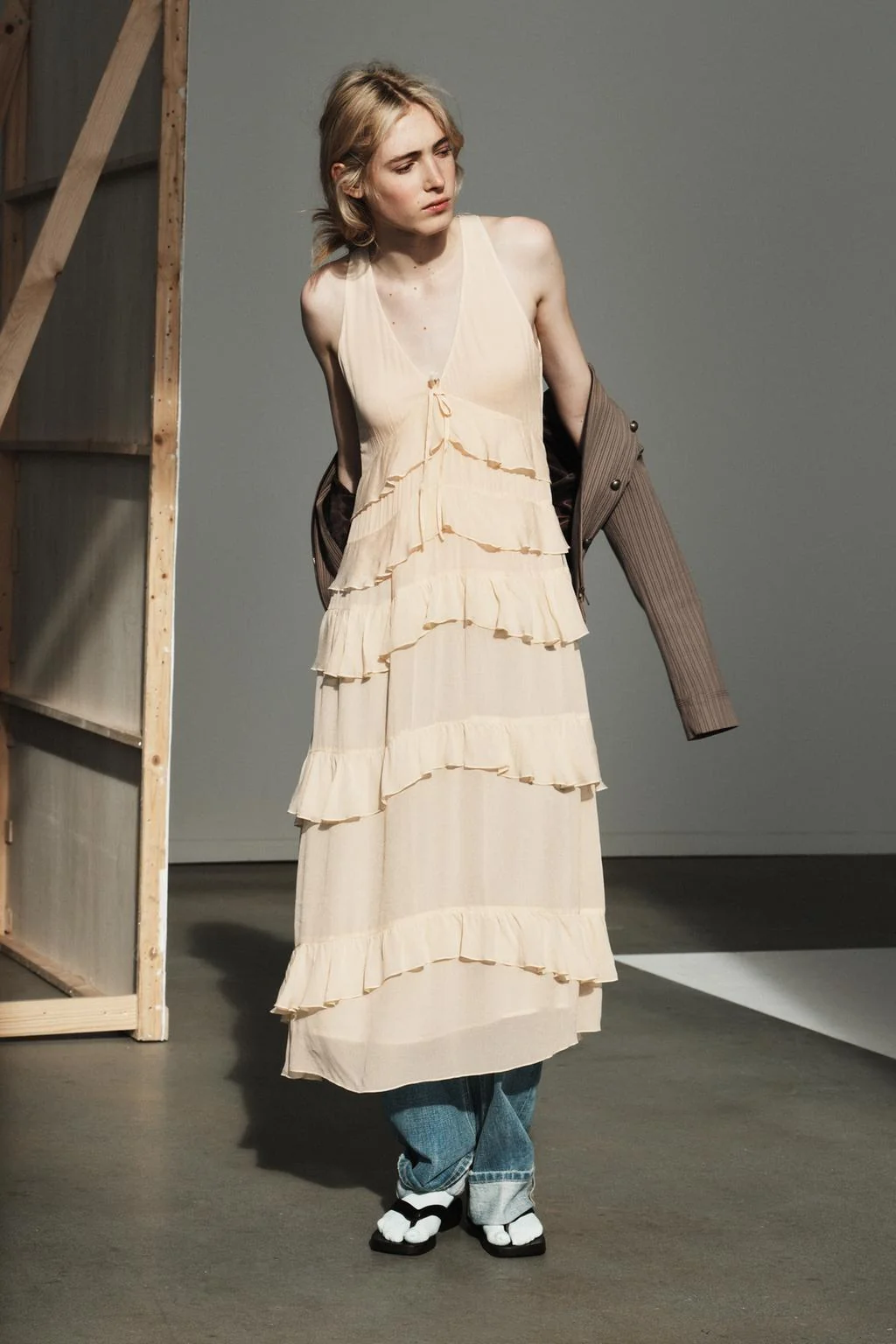 Платье миди с оборками