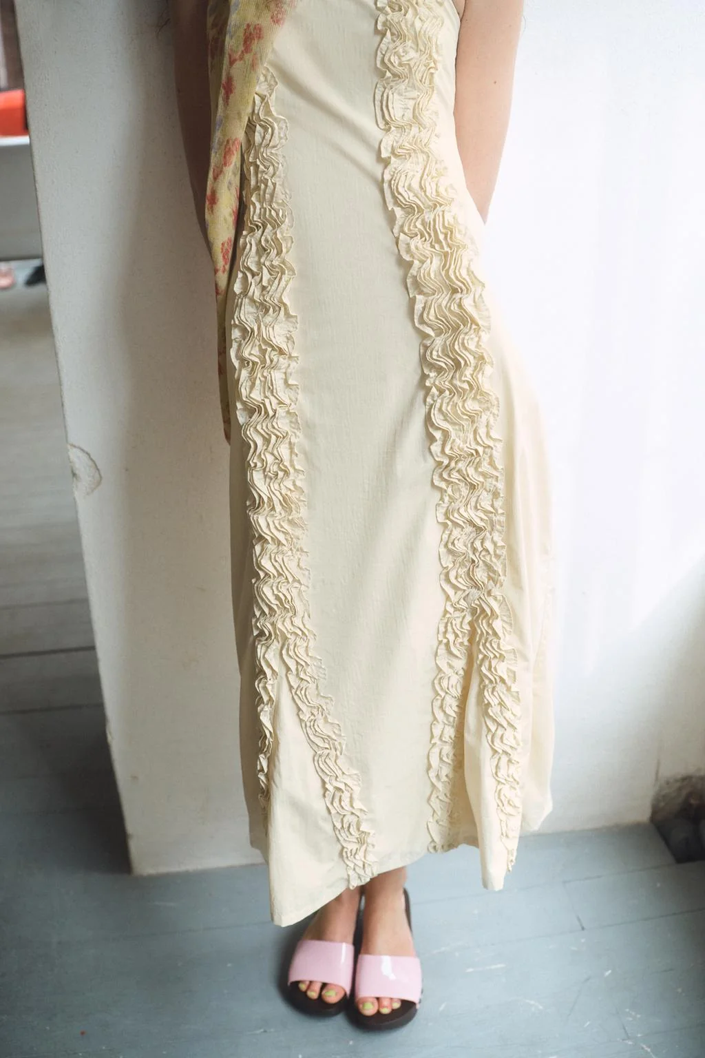 Платье миди с тиснёными оборками