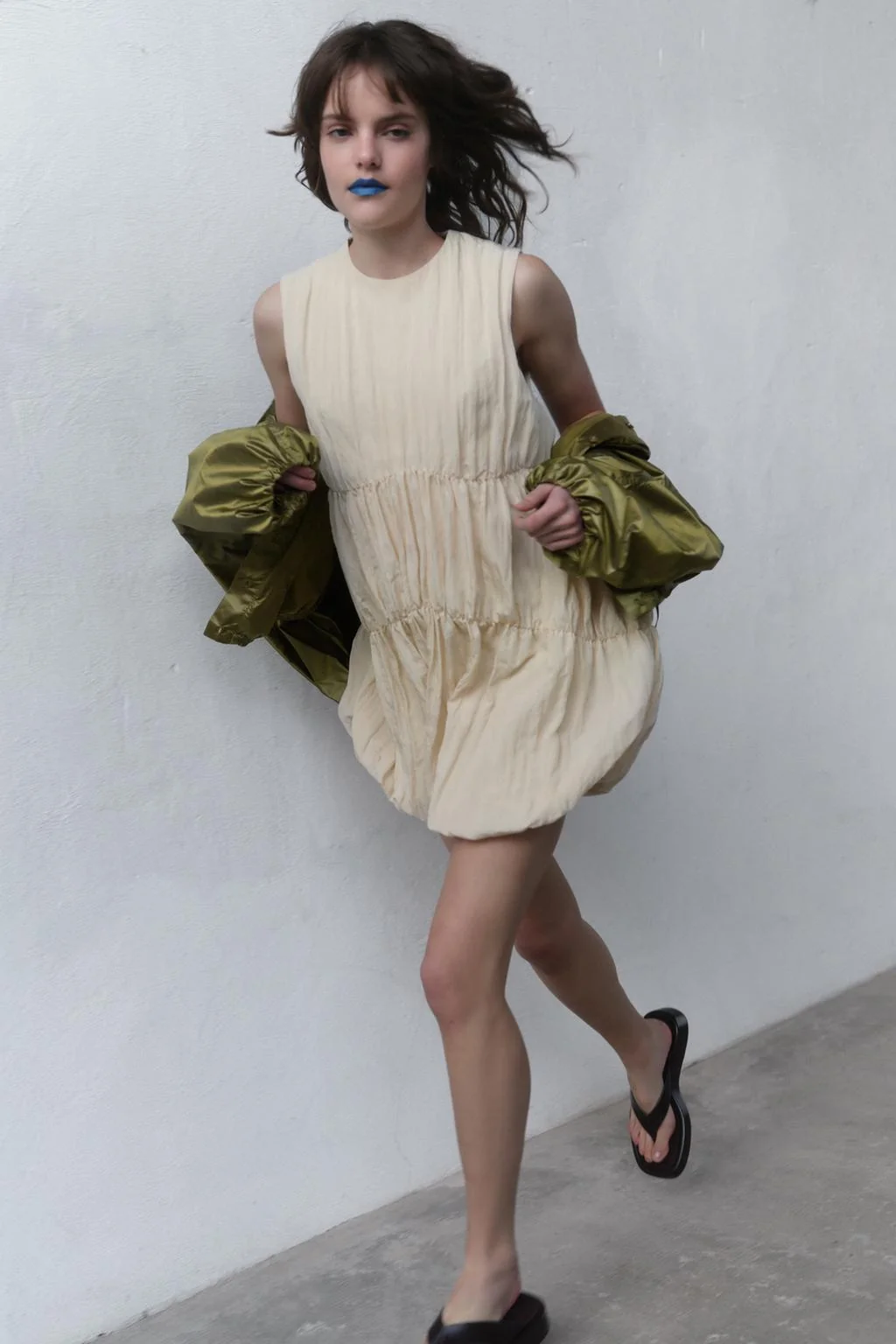 Сборчатое платье с эффектом баллон