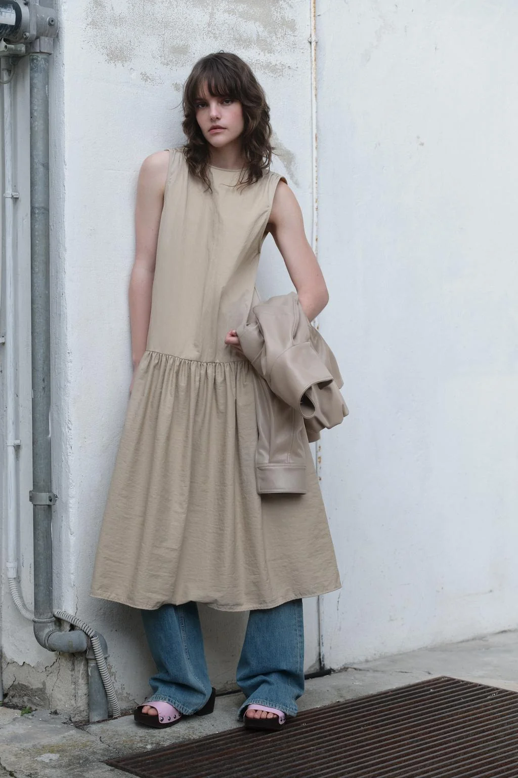 Нейлоновое платье объёмного кроя