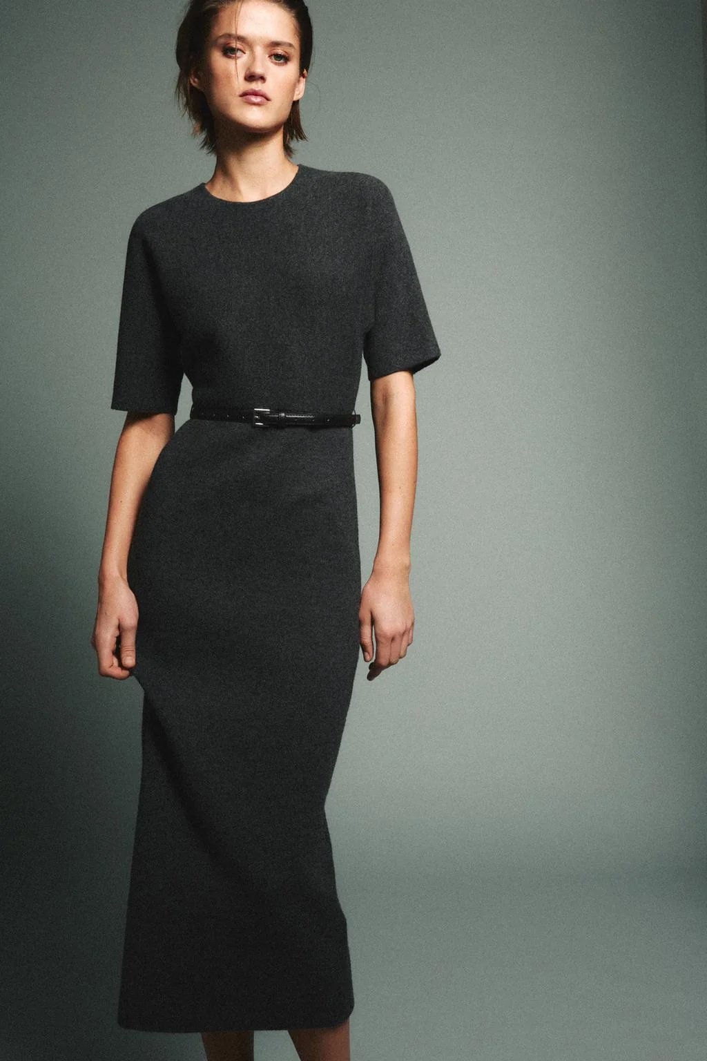 Платье миди с поясом — Трикотаж