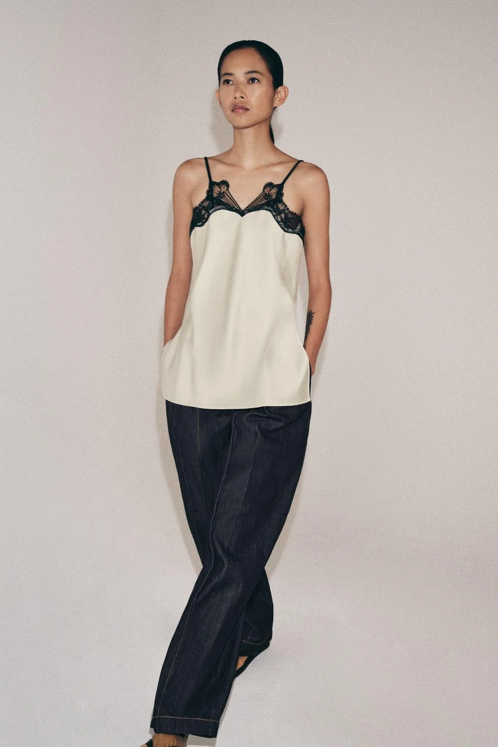 ЗВ КОЛЛЕКЦИЯ Контрастное кружевное платье