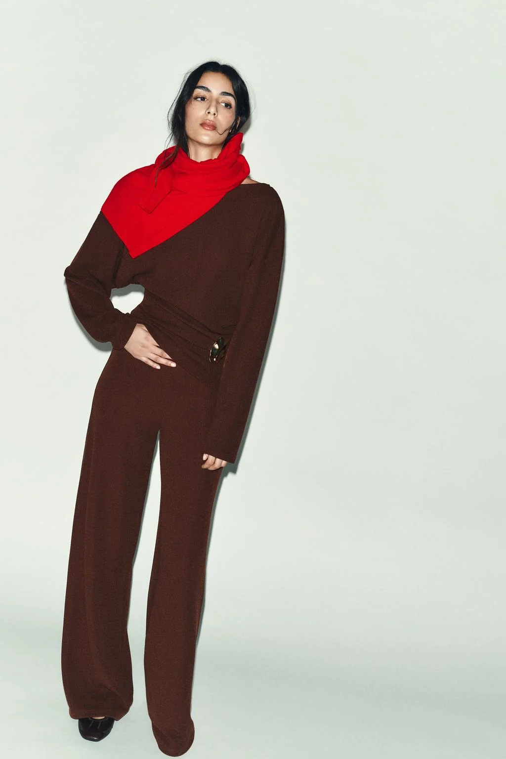 Текстурированный топ с пряжкой — С длинным рукавом