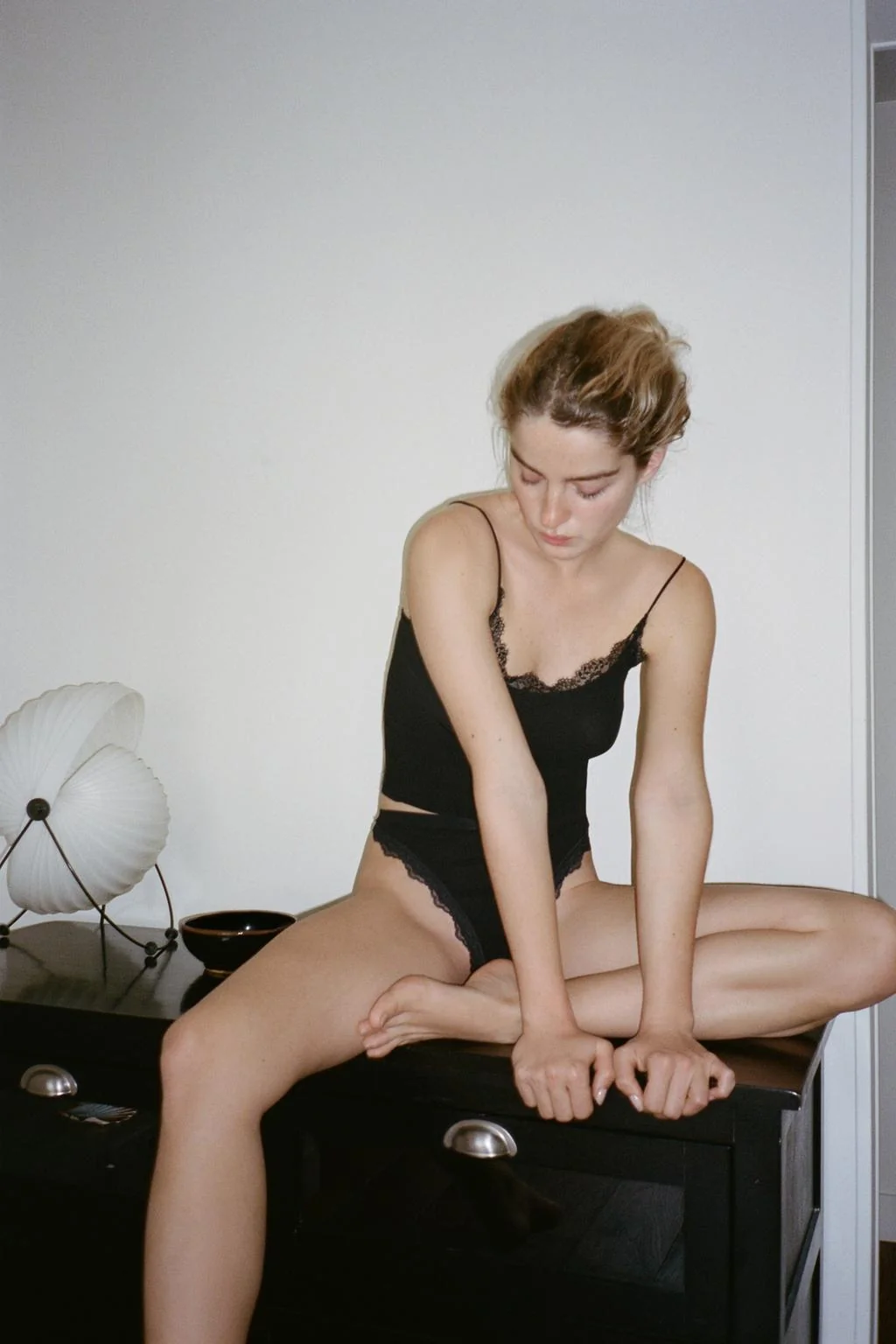 Кружевной топ из полупрозрачной ткани