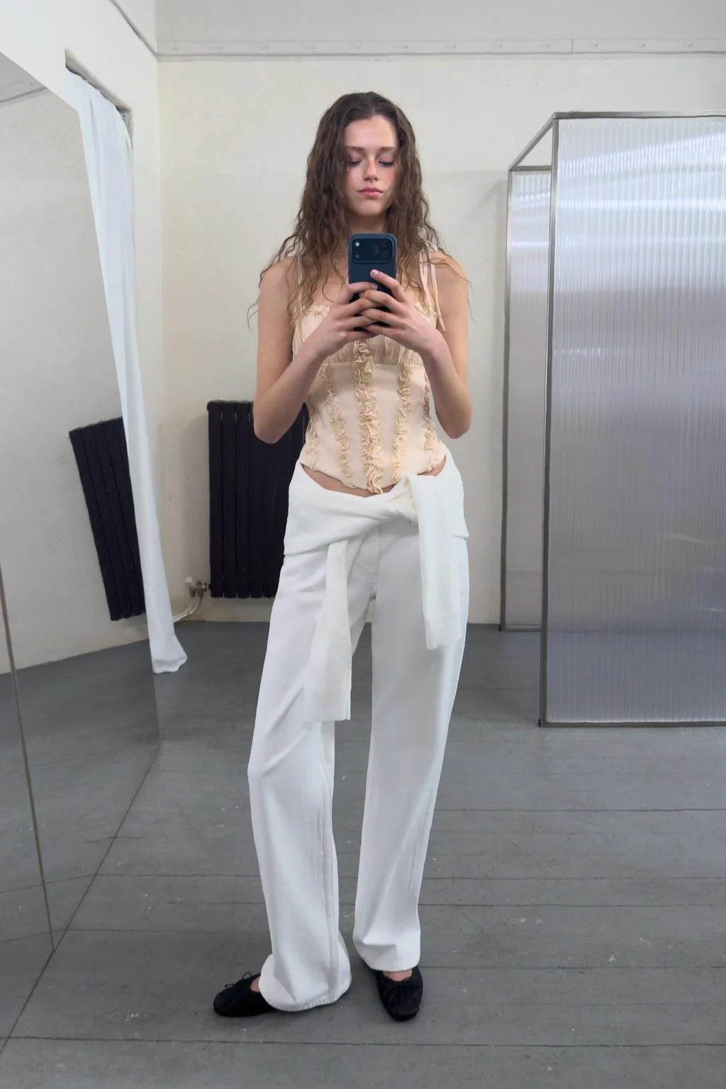 Топ с оборками в стиле корсета