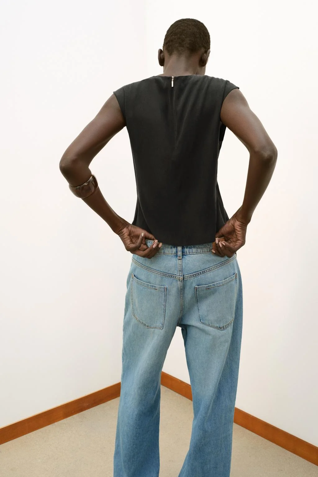 Безрукавый топ с сборкой