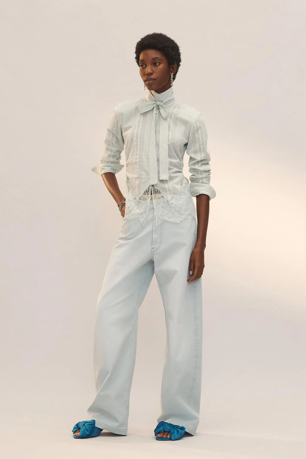 Рубашка из кружева лимитированной серии с завязками