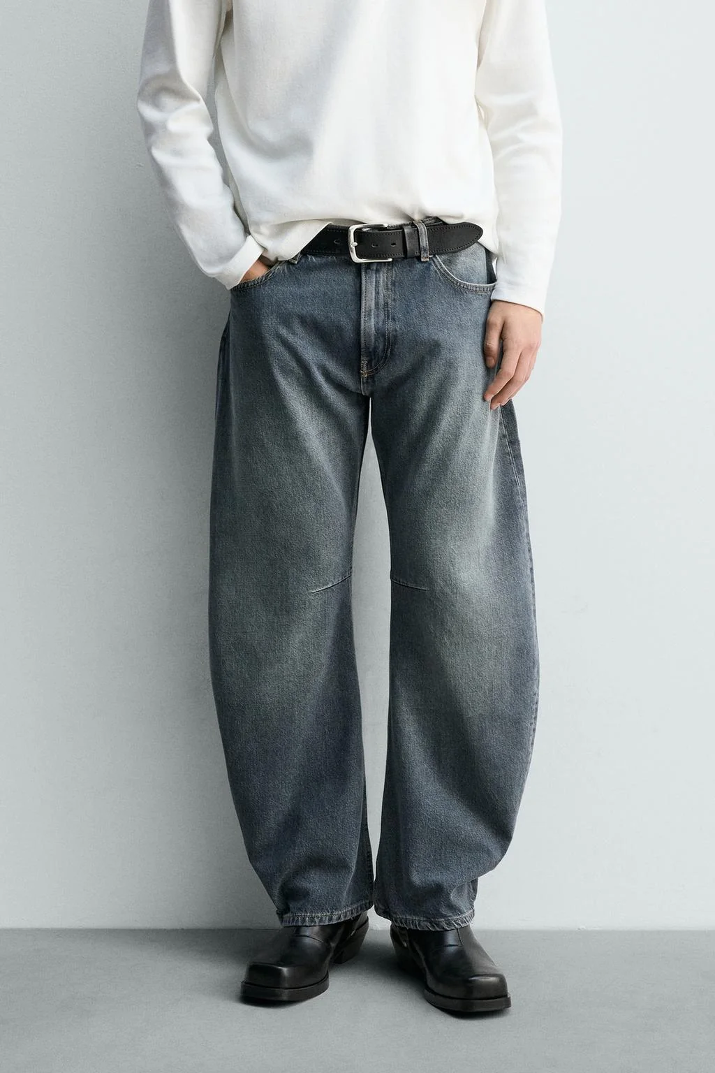 Relaxed barrel fit jeans