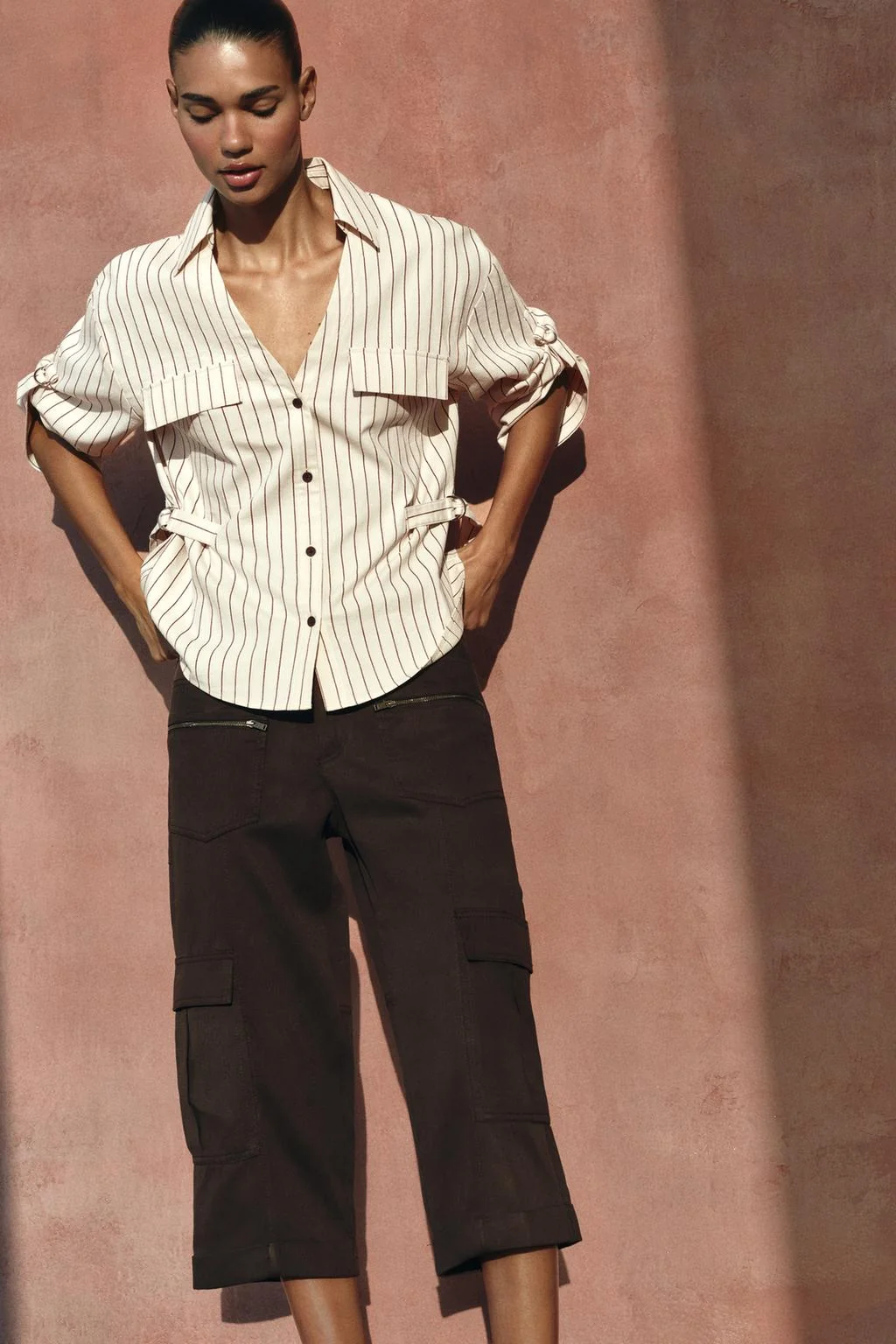 Рубашка в полоску в стиле сафари