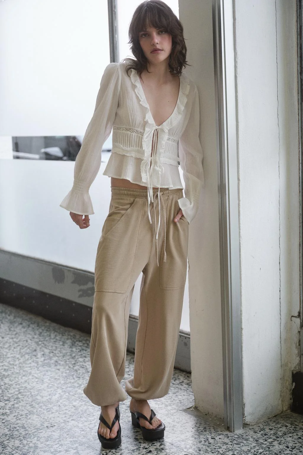 Рубашка из марли с вышивкой и оборками