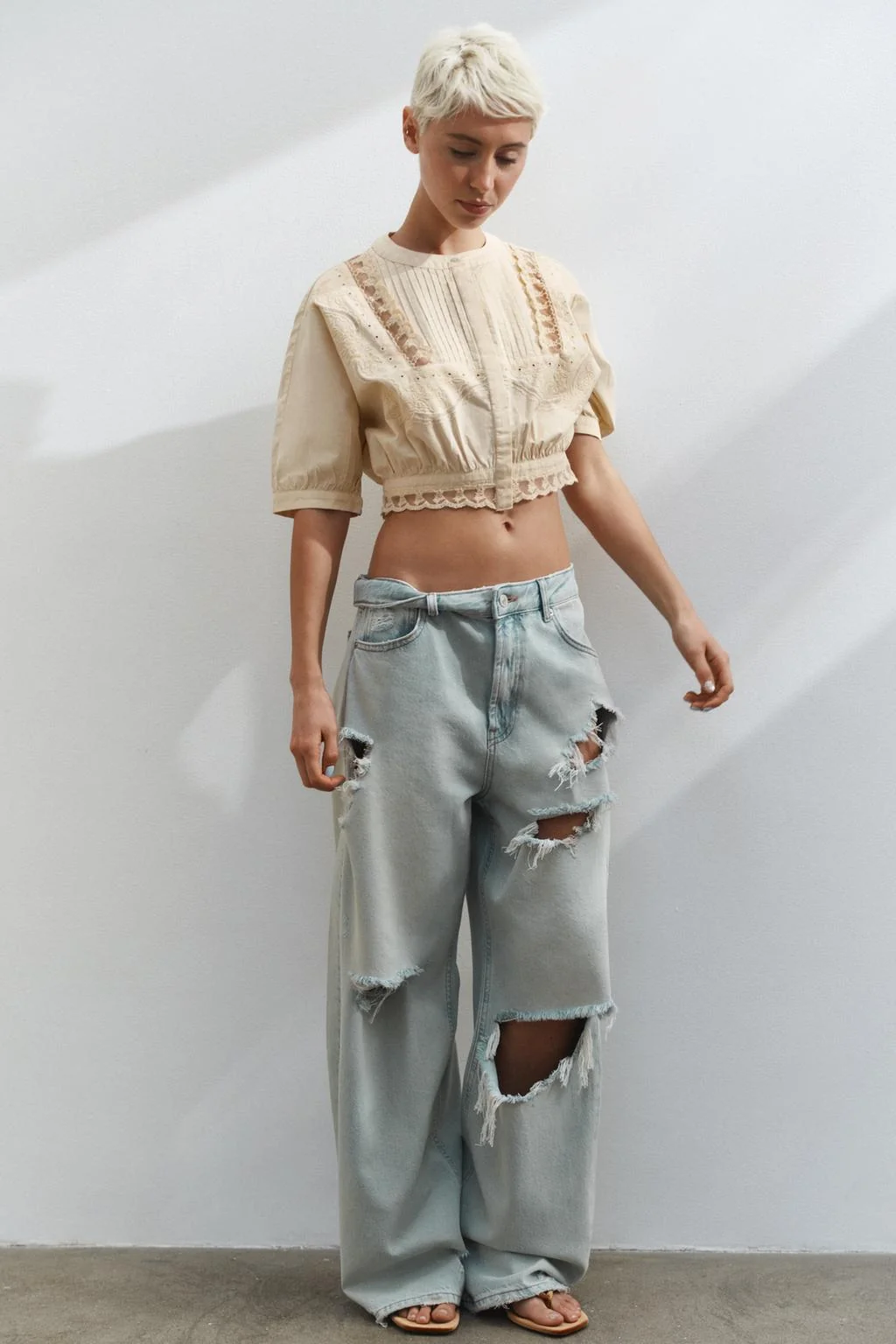 Укороченная рубашка с вышивкой