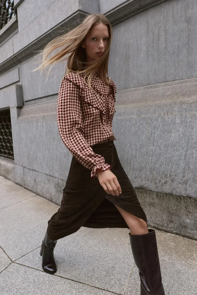 Блуза в клетку с оборками