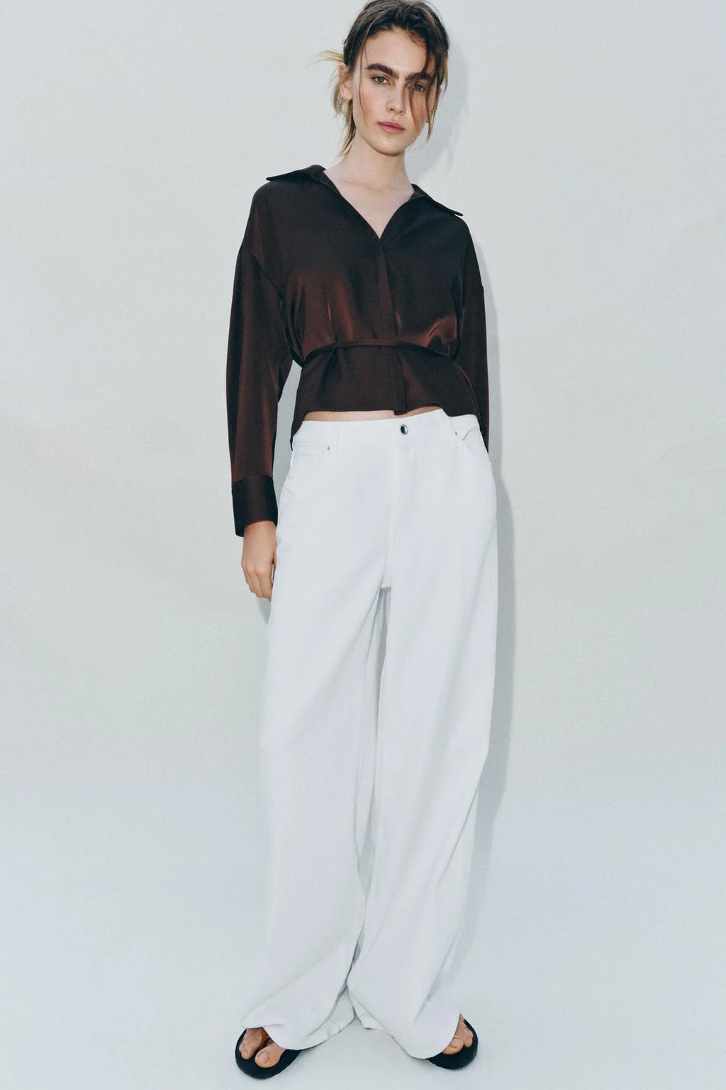 Блузка из атласа с поясом