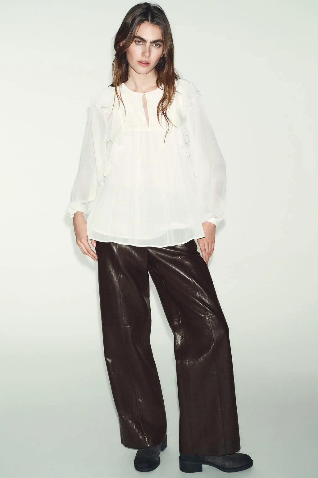 Блуза с плиссировкой и оборками