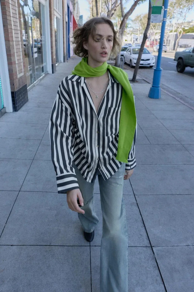 Рубашка в полоску со шнуровкой по бокам