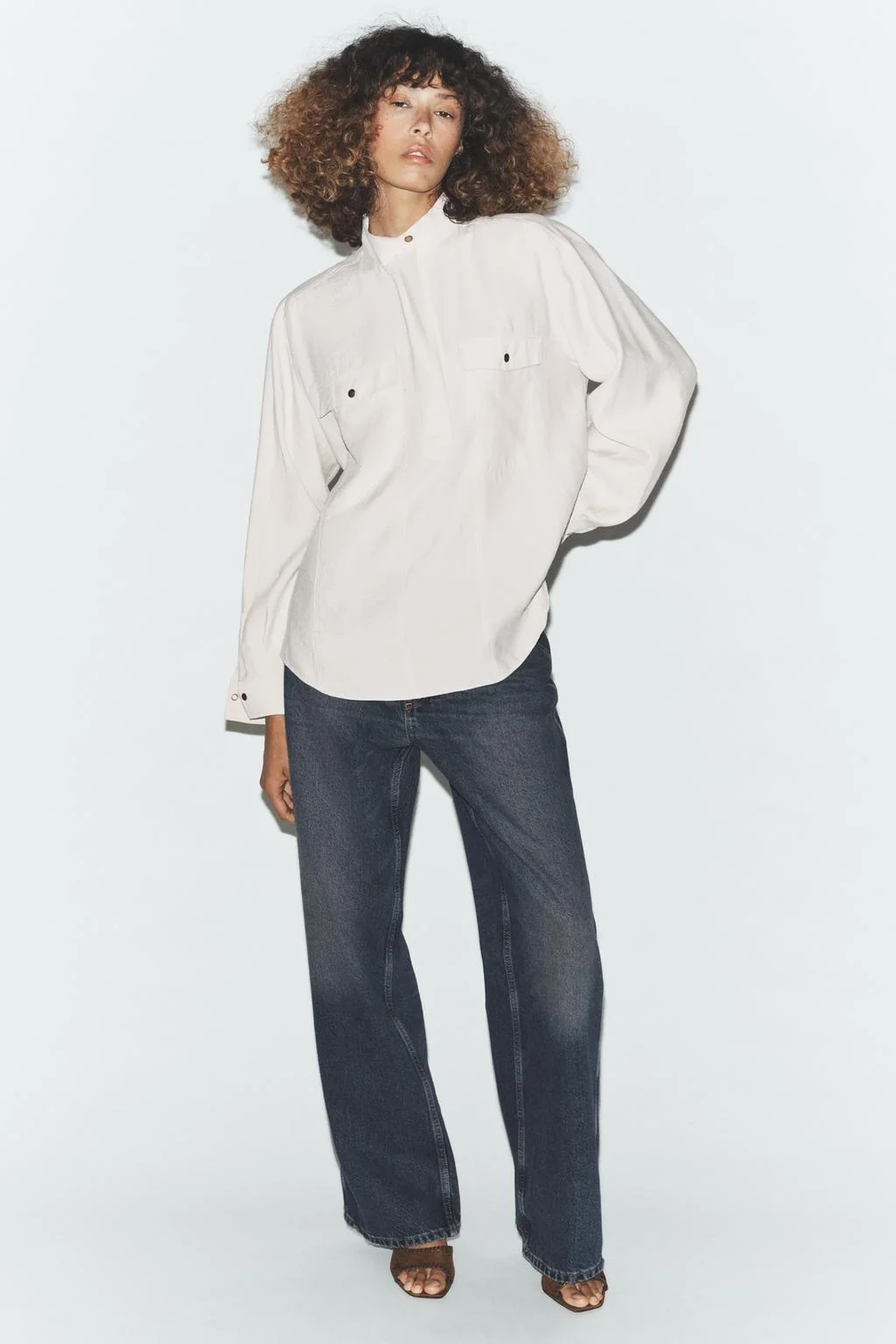 Струящаяся рубашка с высоким воротом