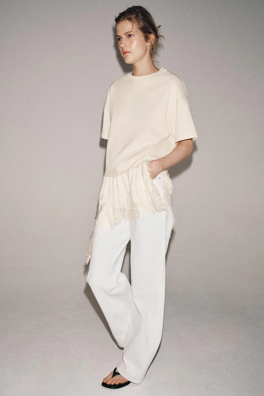 Футболка с кружевными деталями — Специальные цены