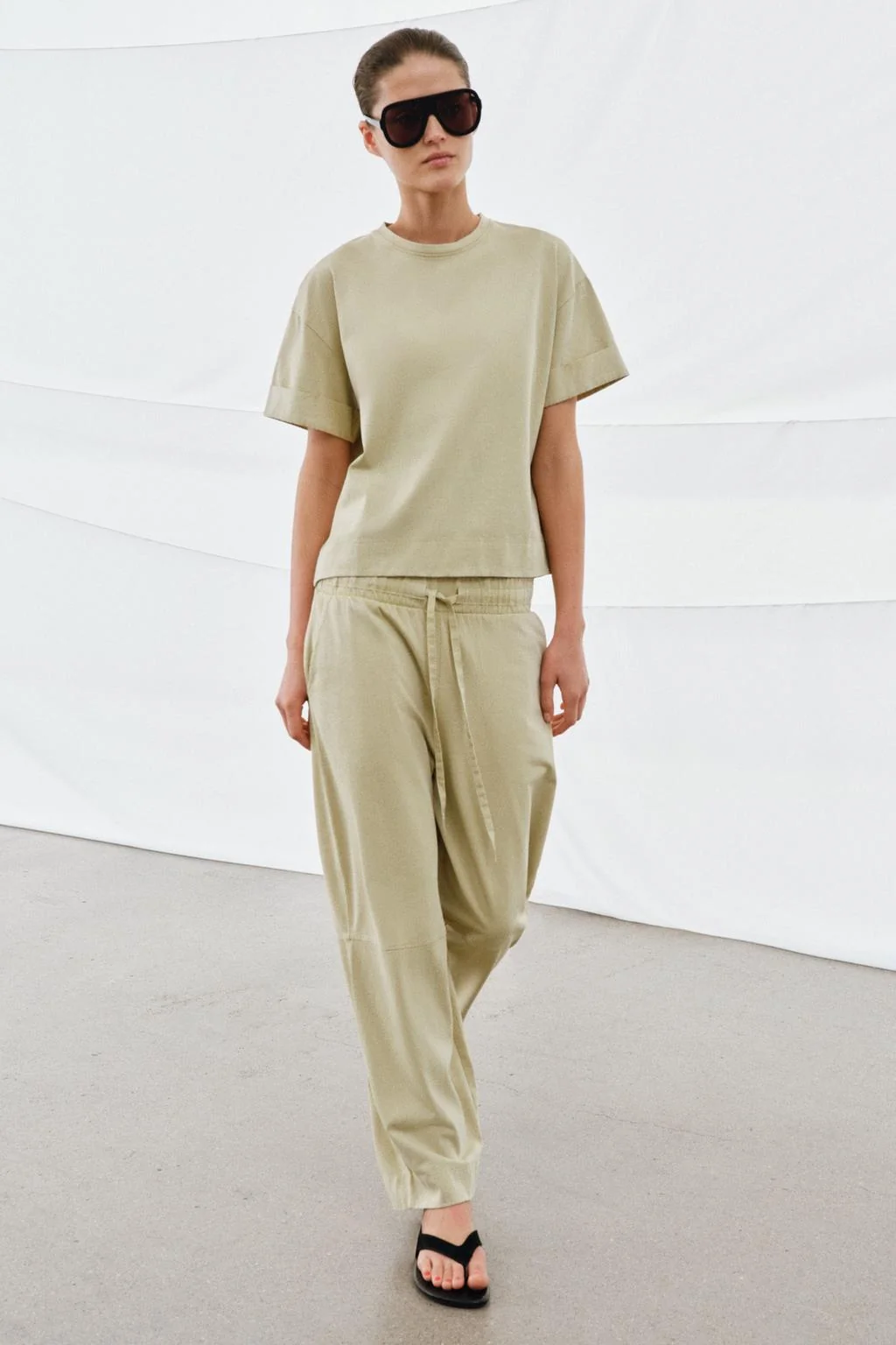 Тяжёлая хлопковая футболка с коротким рукавом