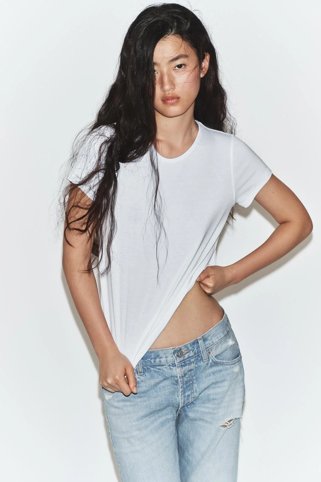 Футболка с задним разрезом