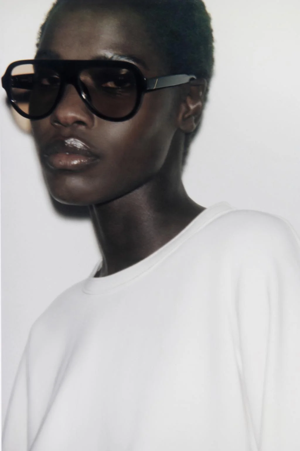 Футболка с рукавами-cape