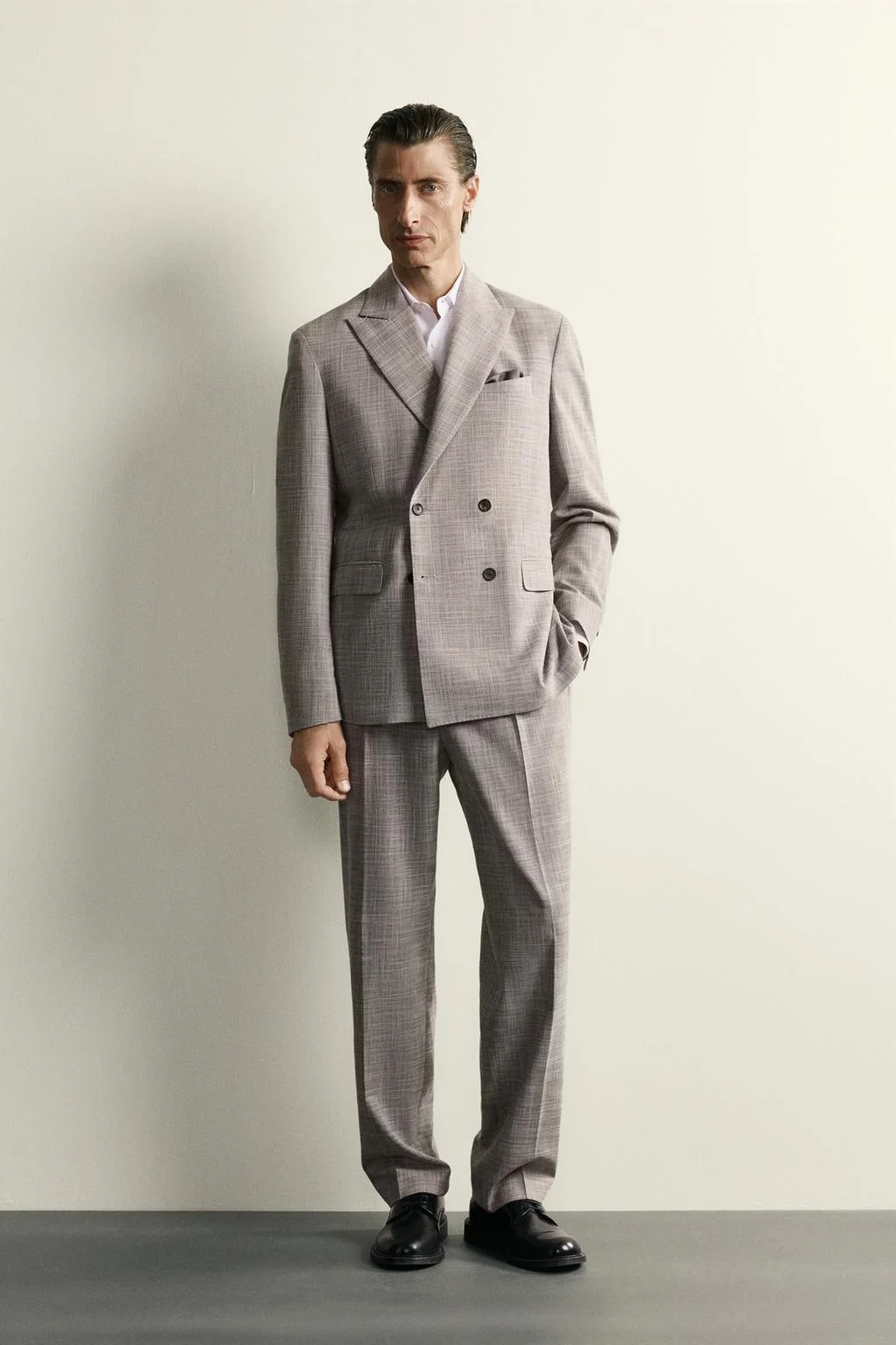 Костюмный пиджак regular fit в клетку из шерстяной смеси