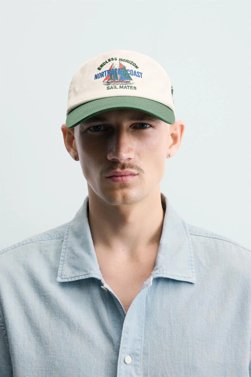 Contrast flat peak cap