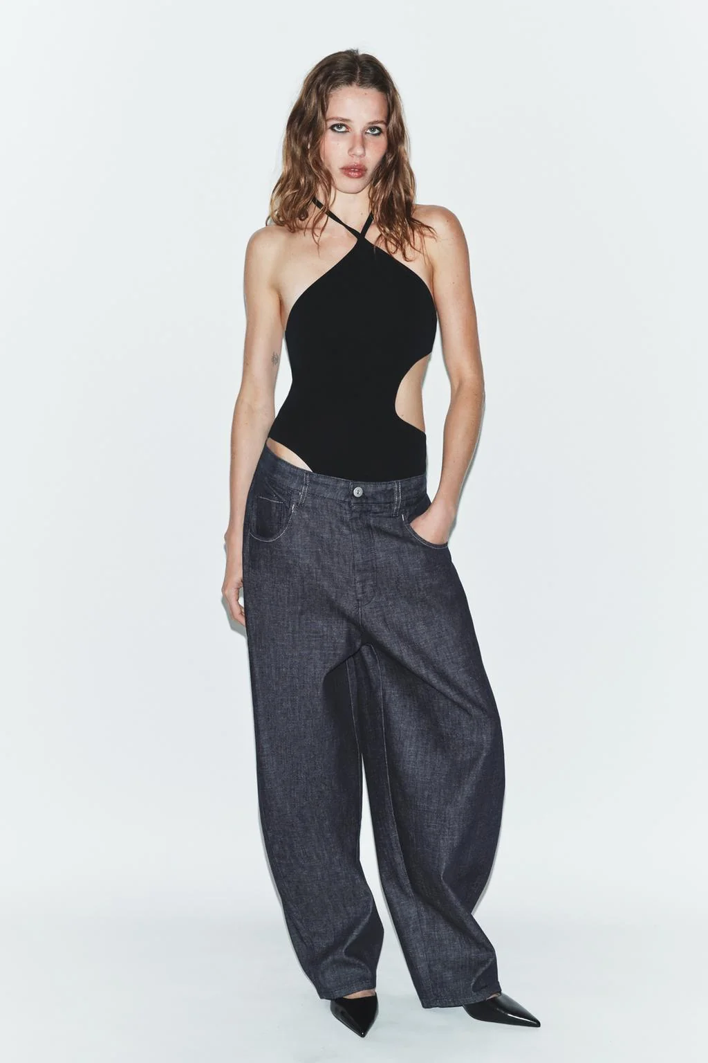 Трикотажное боди с горловиной и вырезами — Боди